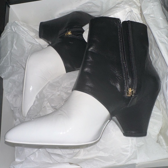 Chanel Black/White Booties Size 39 - Picture 4 of 4